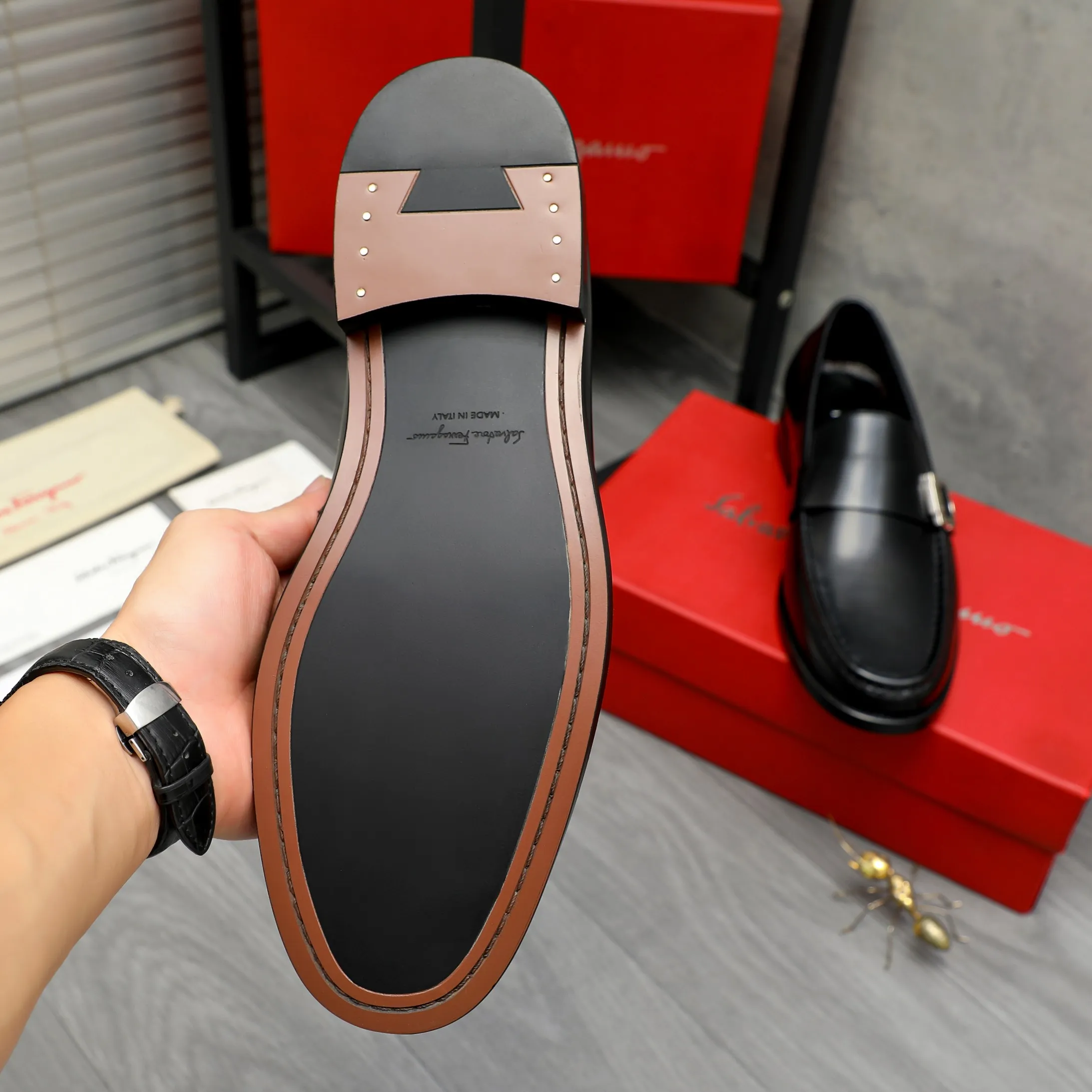 Men's shoes 💰442 Product trademark: Ferragamo "Ferragamo" business formal leather shoes Regular size: 38-46 (45.46 custom-made and non-returnable) Product materials: Selected pearlescent cowhide upper, cowhide lining, original rubber outsole